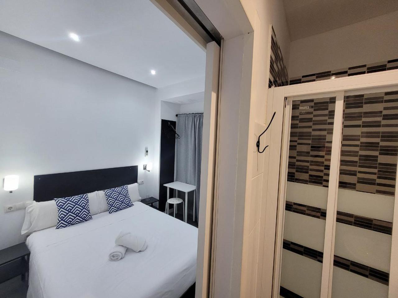 Ayz Frailes - Auto Check-In Property (Adults Only) Malaga Exterior photo