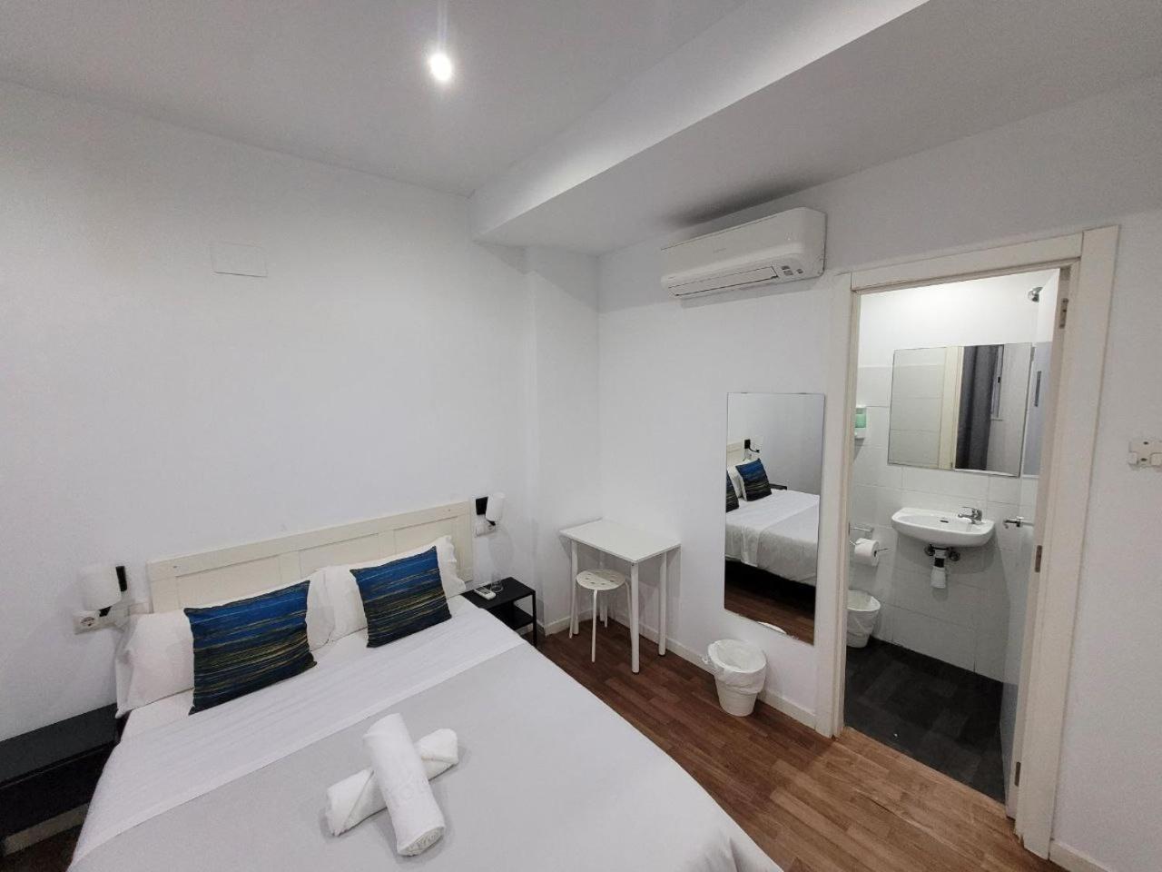 Ayz Frailes - Auto Check-In Property (Adults Only) Malaga Exterior photo