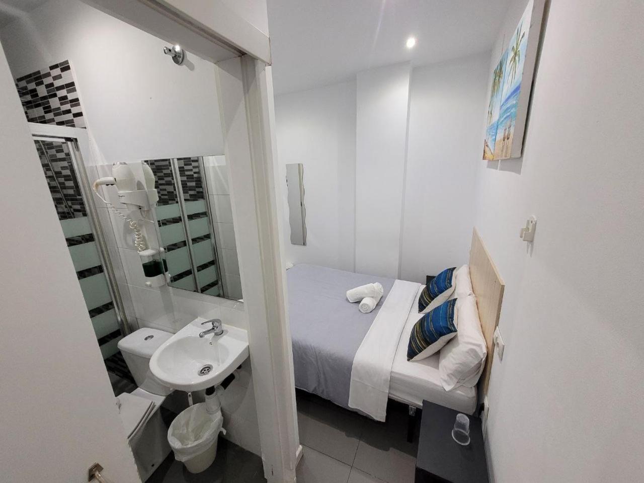 Ayz Frailes - Auto Check-In Property (Adults Only) Malaga Exterior photo