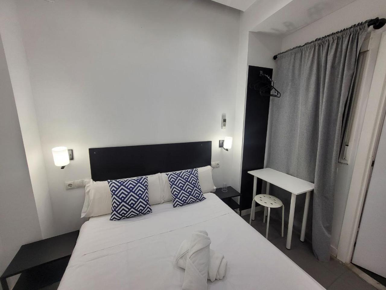 Ayz Frailes - Auto Check-In Property (Adults Only) Malaga Exterior photo