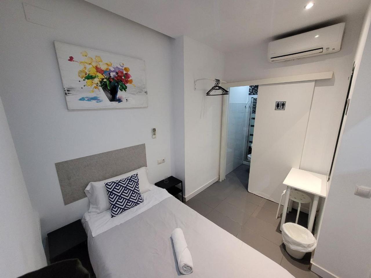 Ayz Frailes - Auto Check-In Property (Adults Only) Malaga Exterior photo