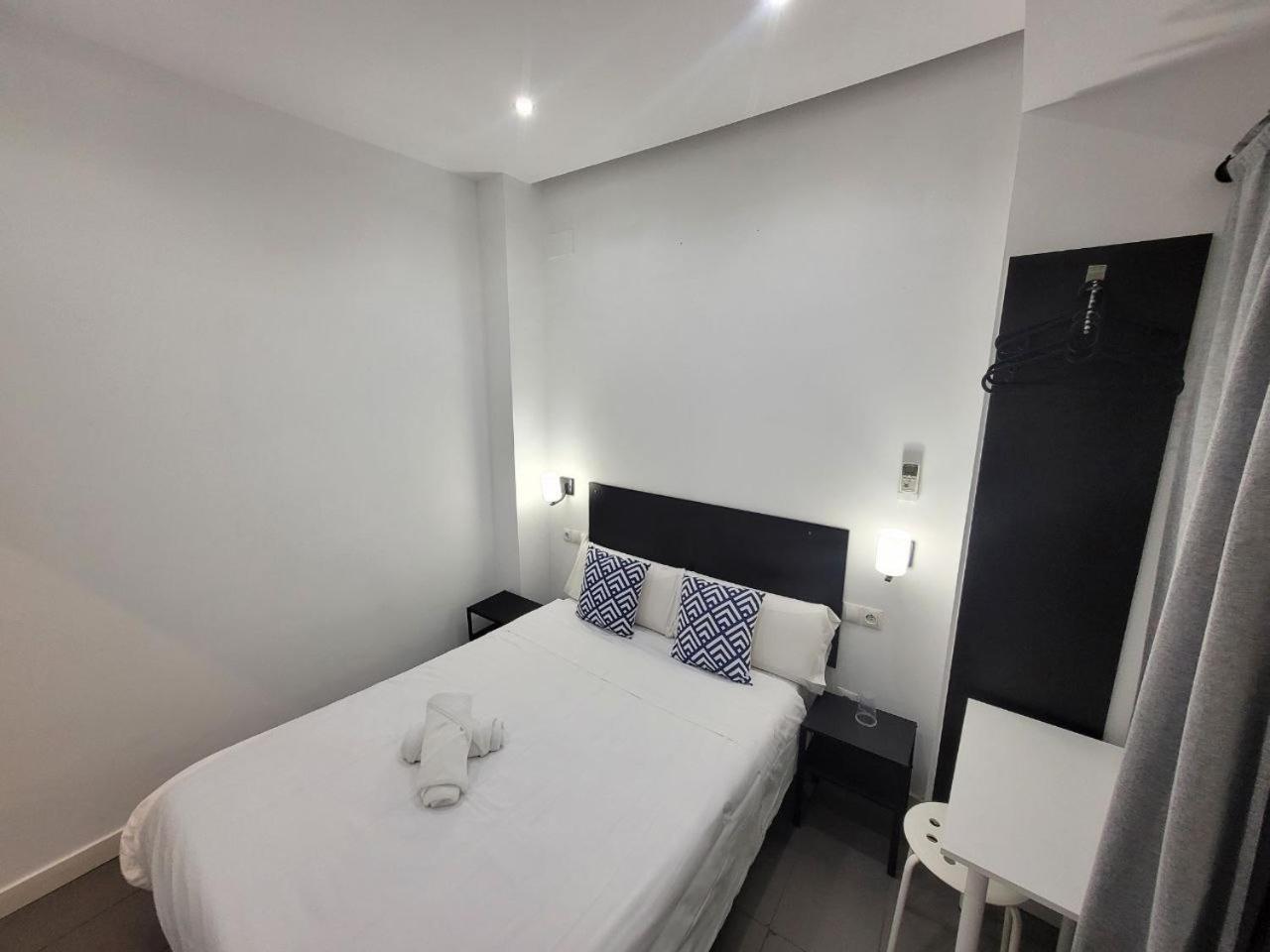 Ayz Frailes - Auto Check-In Property (Adults Only) Malaga Exterior photo