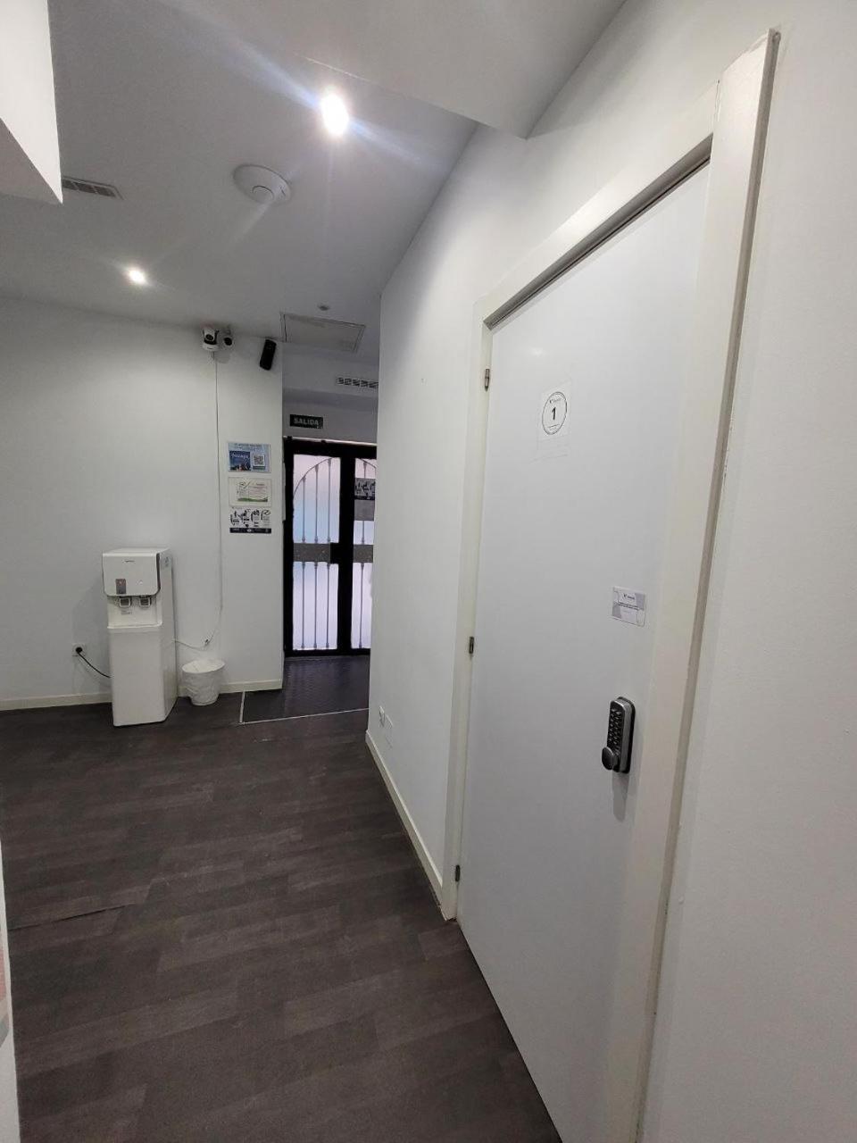 Ayz Frailes - Auto Check-In Property (Adults Only) Malaga Exterior photo